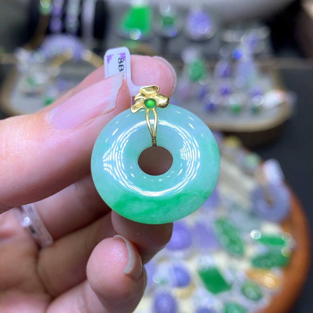 【闪购商品】翡翠颈饰18K金镶嵌翡翠吊坠项链