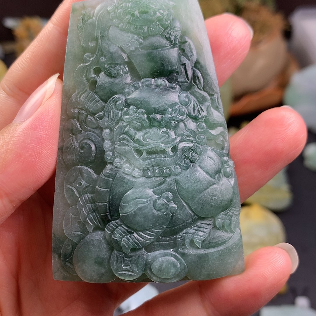 未镶嵌定制翡翠狮子