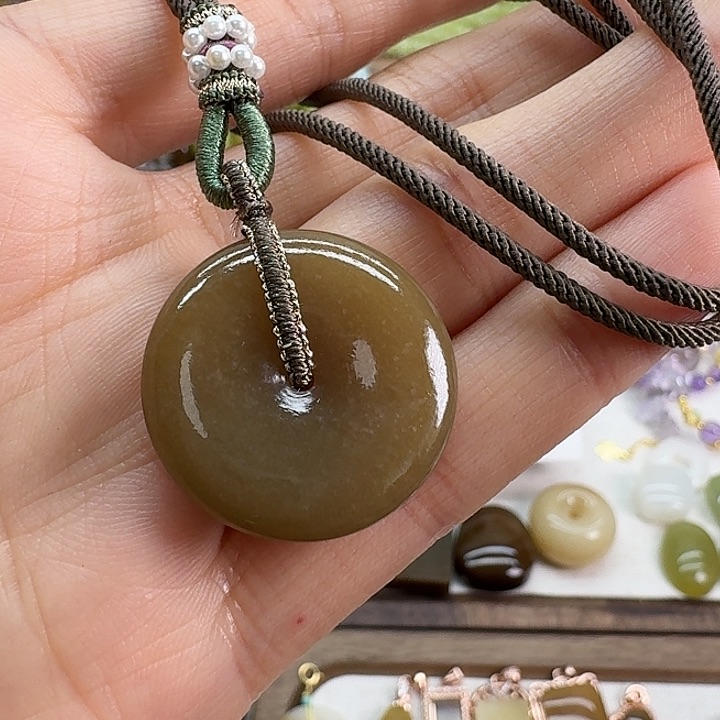 和田玉颈饰未镶嵌