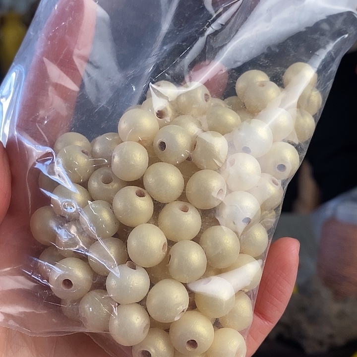 黄***~玻璃颈饰120个。 4798900