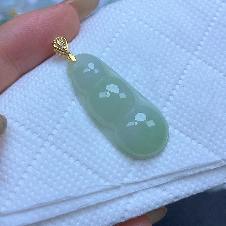 翡翠未镶嵌颈饰挂件