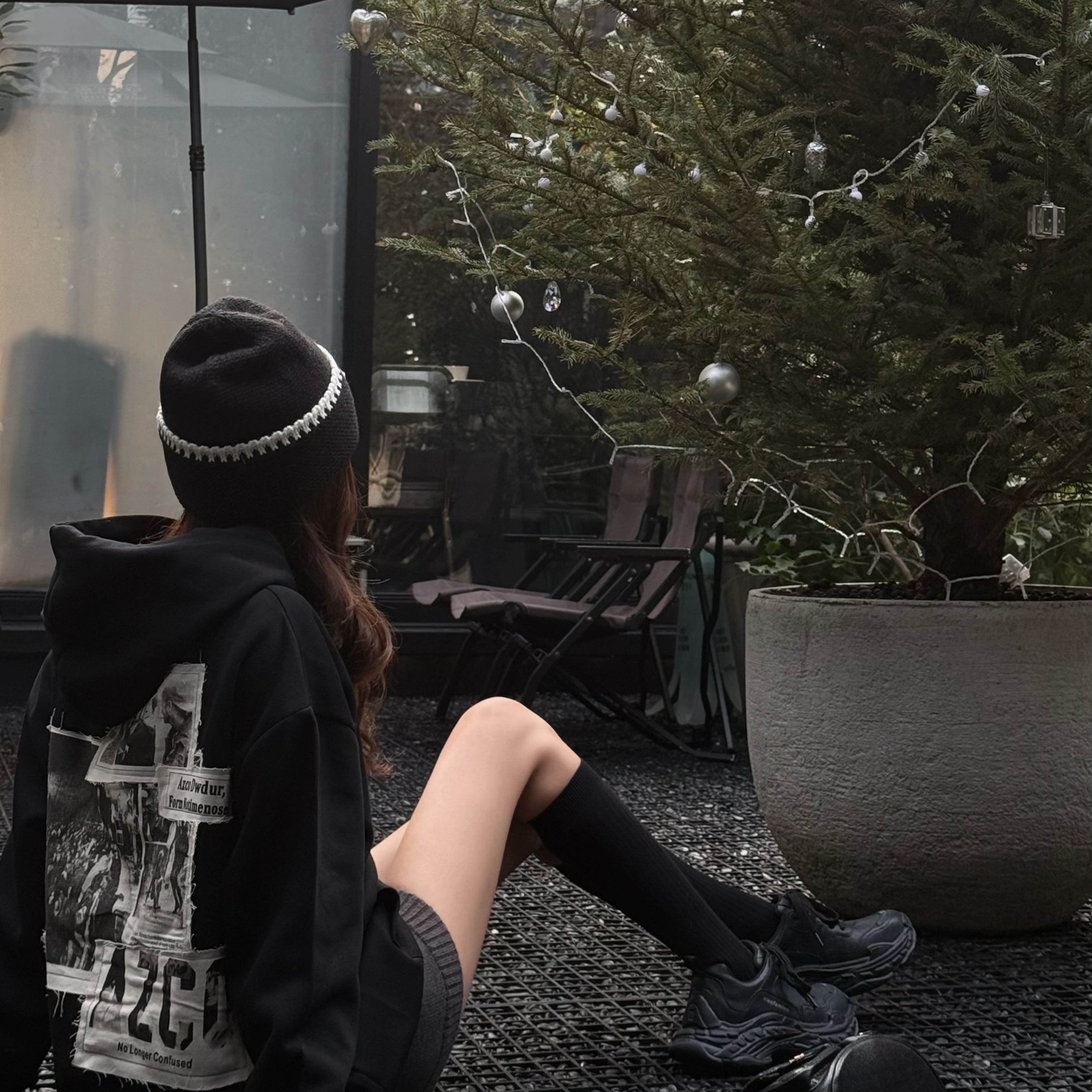 小发喵「极简主义厚底廓形休闲鞋｜皮革麂皮交融的低调奢华步履」999