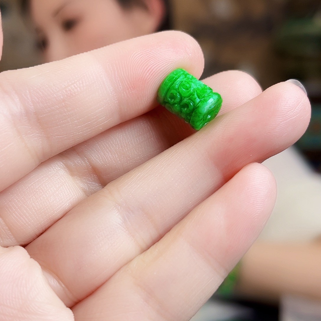 翡翠未镶嵌颈饰多样性