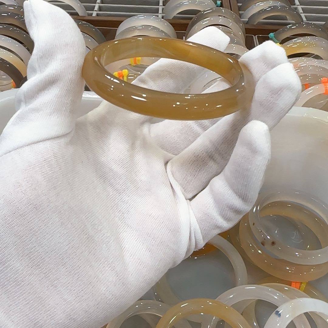 玛瑙/玉髓手镯未镶嵌60