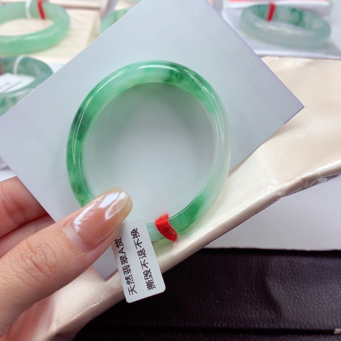 翡翠手镯（贵妃镯）未镶嵌N****.52圈口