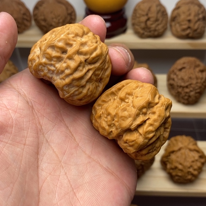 把件核桃38尺蛤蟆头楞子有点磕碰