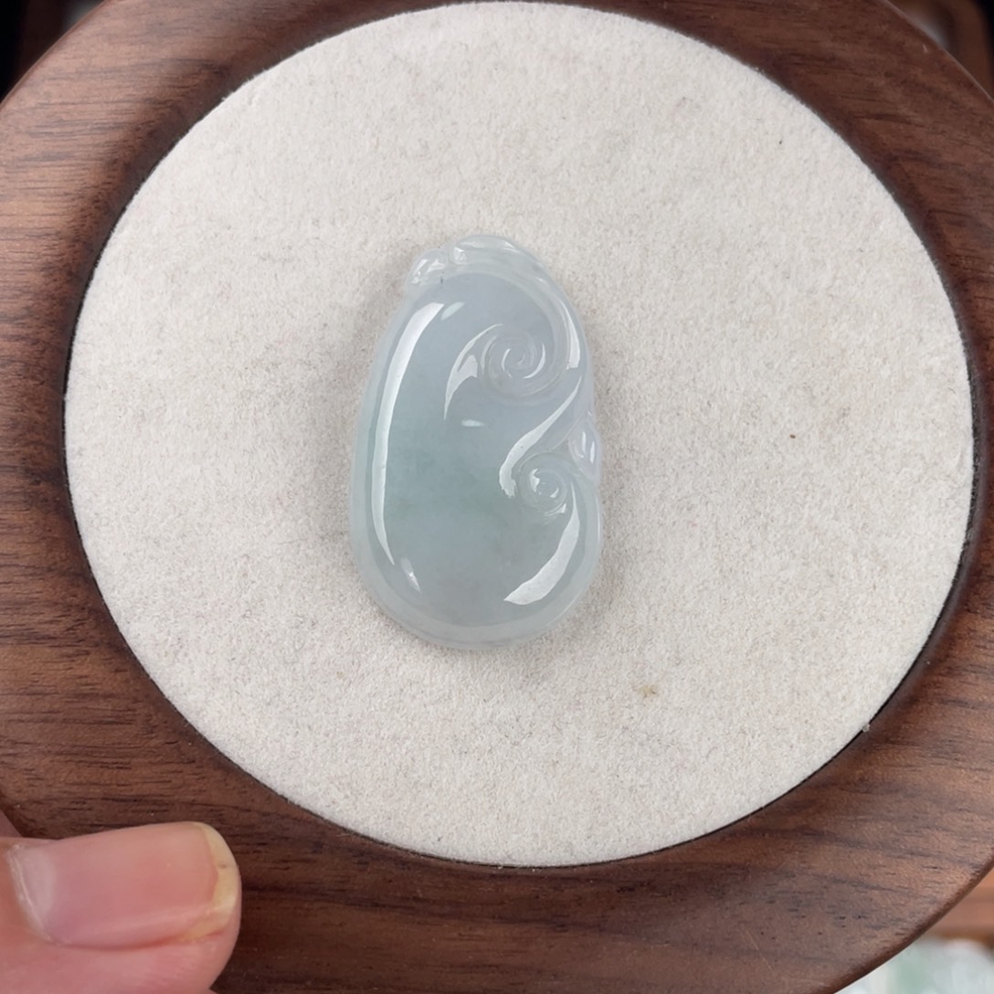 翡翠未镶嵌颈饰如意