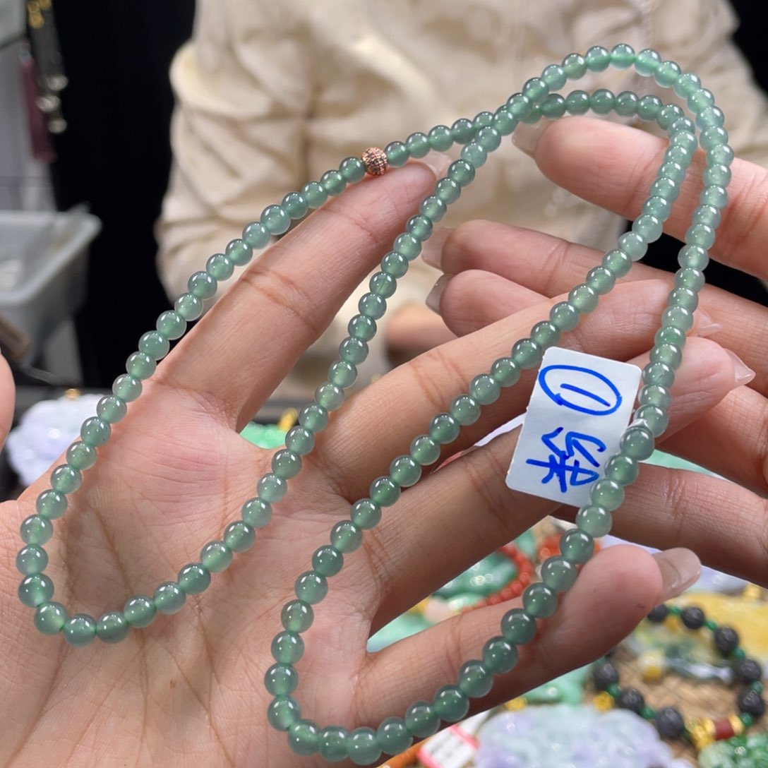 翡翠颈饰未镶嵌洛*代编织