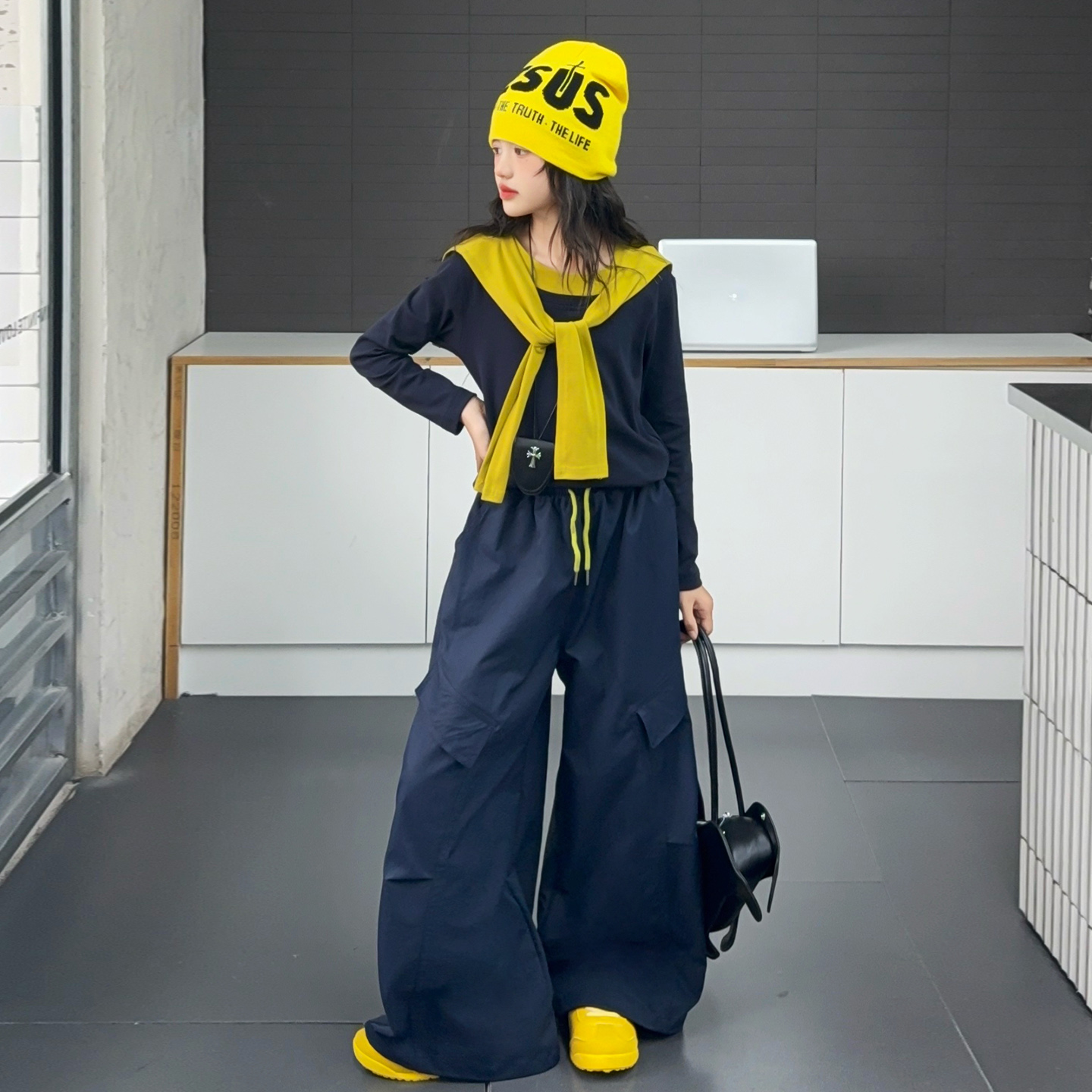 【嘻嘻柚】女童秋季中大童2025新款撞色披肩上衣阔腿工装裤套装潮酷