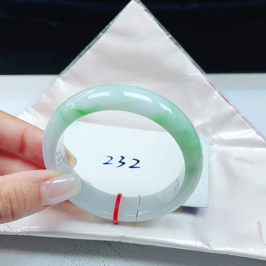 翡翠未镶嵌手镯 正圈52+