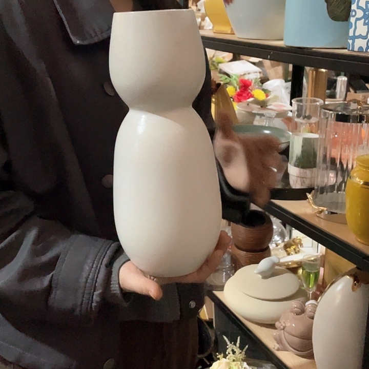 陶瓷花瓶，仿真绿植。