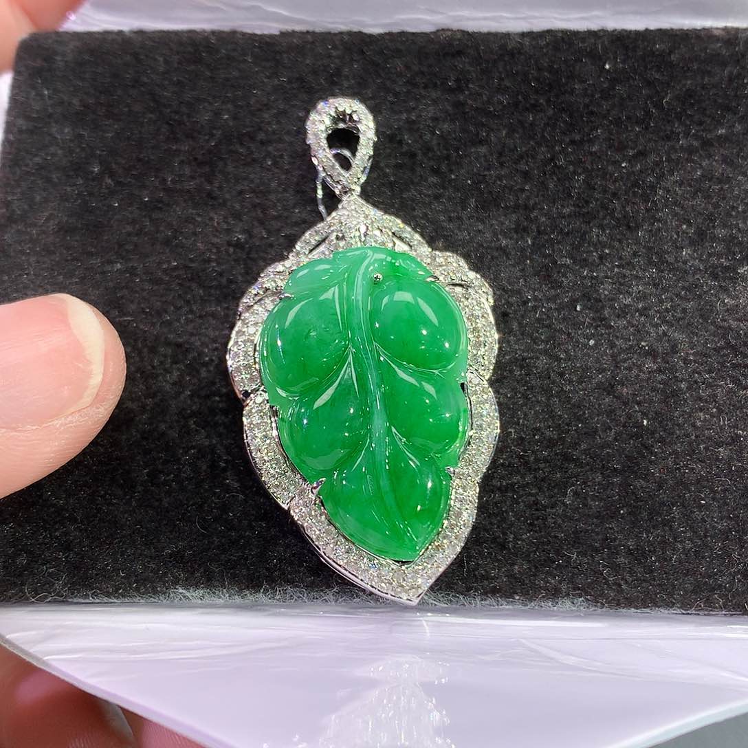 翡翠18K金镶嵌吊坠(赠链)