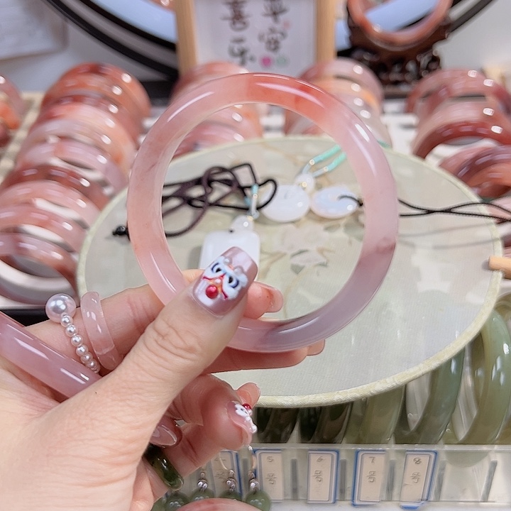 石英质玉手镯未镶嵌T****?