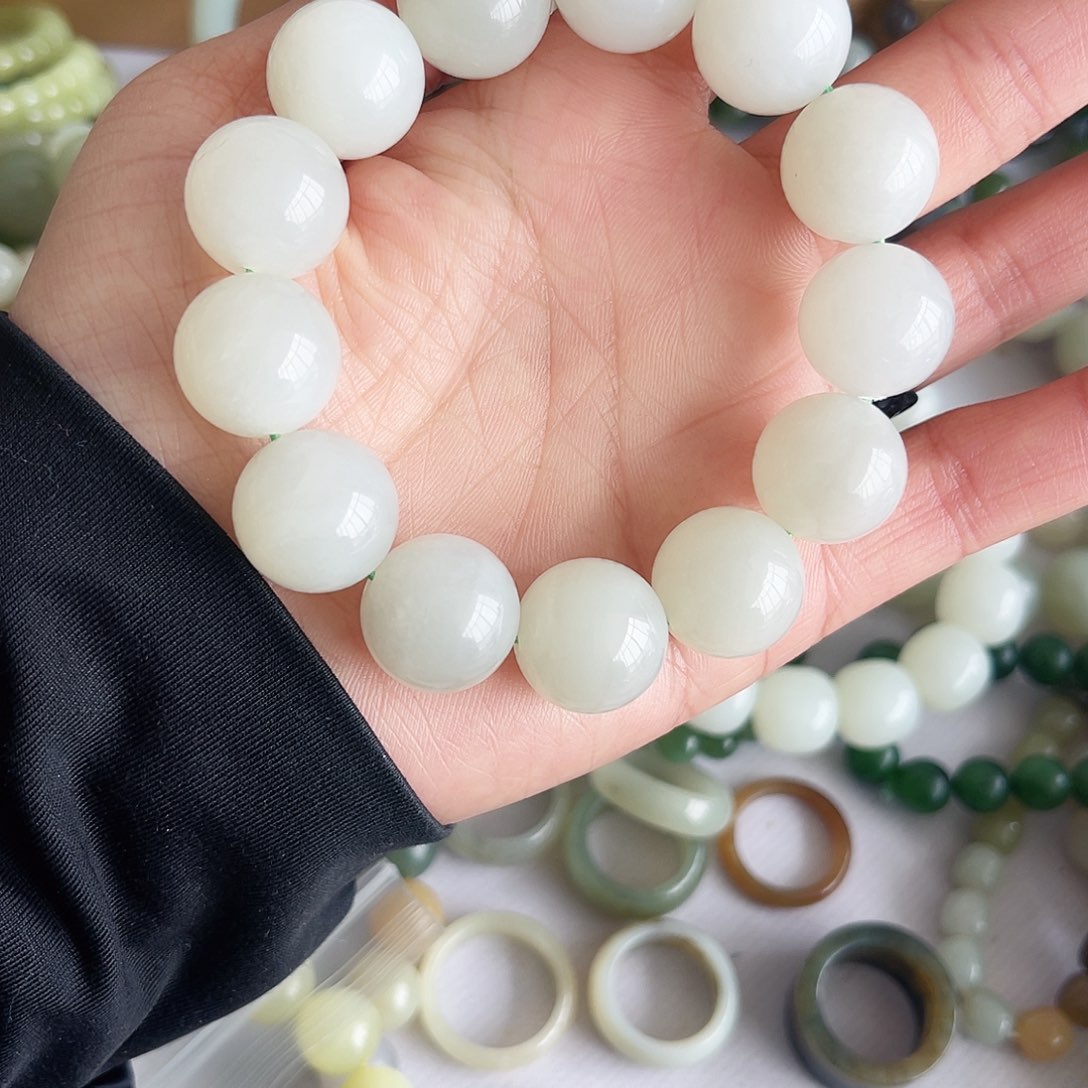 和田玉手链未镶嵌泡****鱼和田玉手链