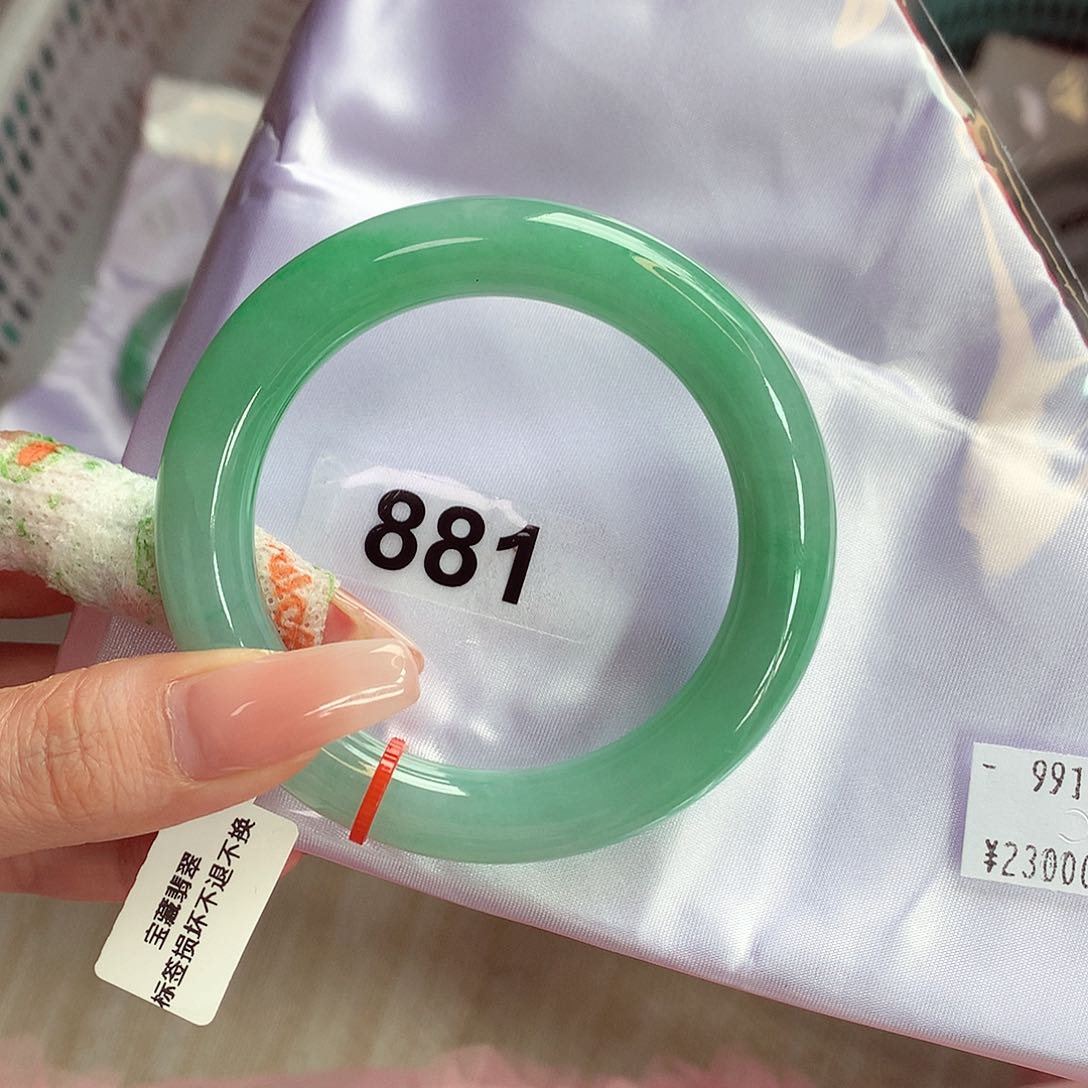 翡翠手镯未镶嵌55种老肉细浓阳满色 强推毕业镯