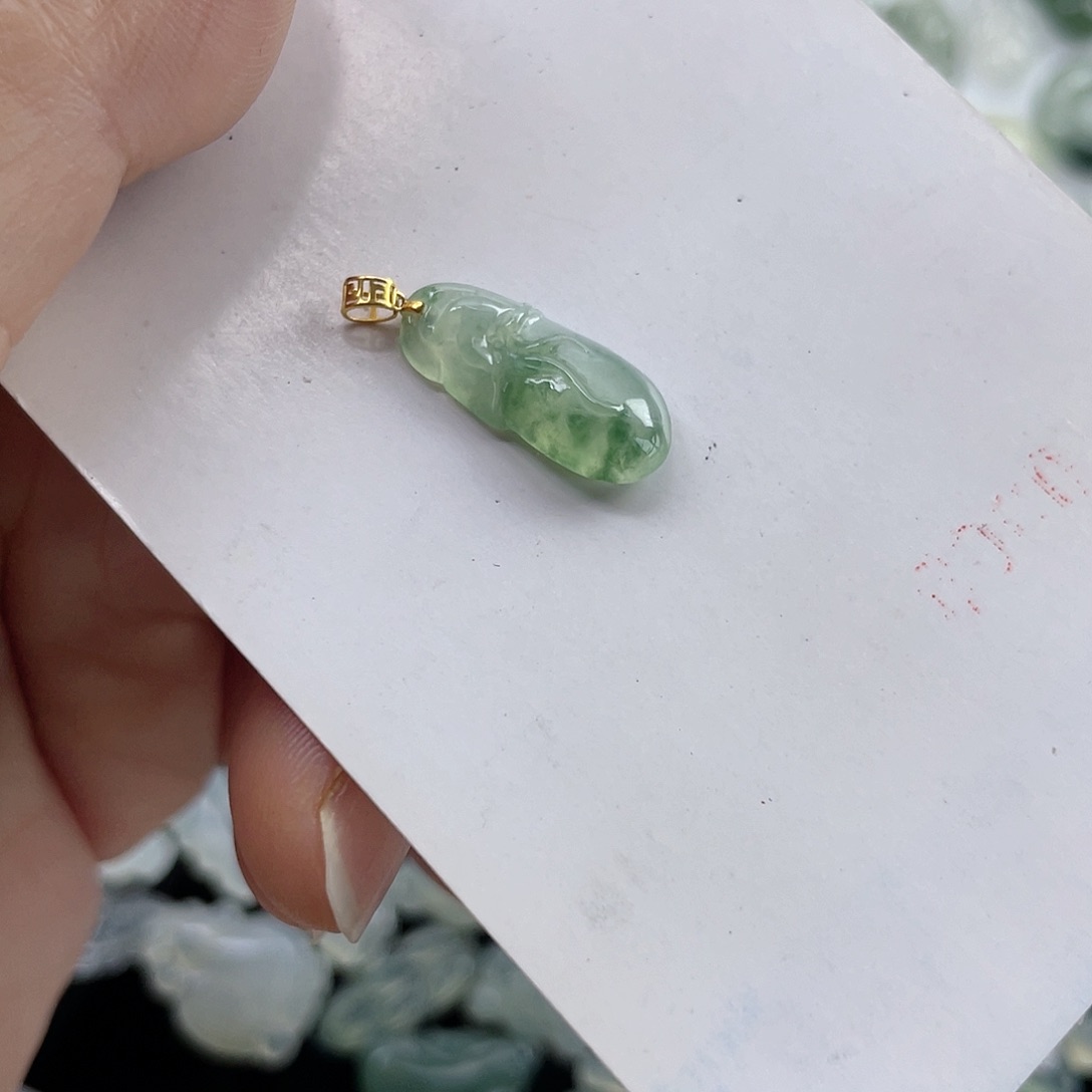 翡翠颈饰未镶嵌钱袋子