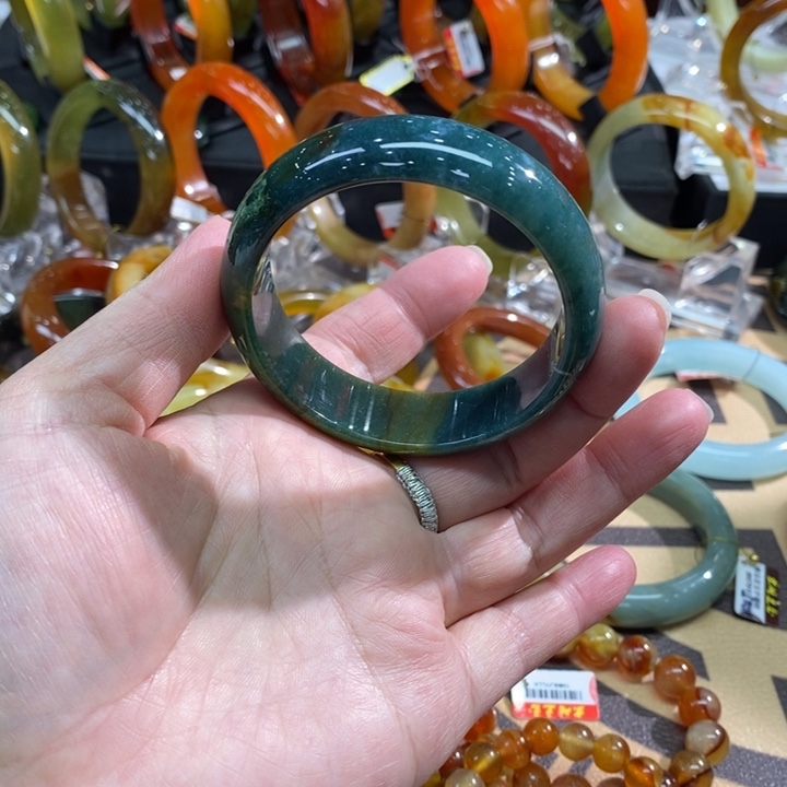 透闪石-蛇纹石玉未镶嵌手镯