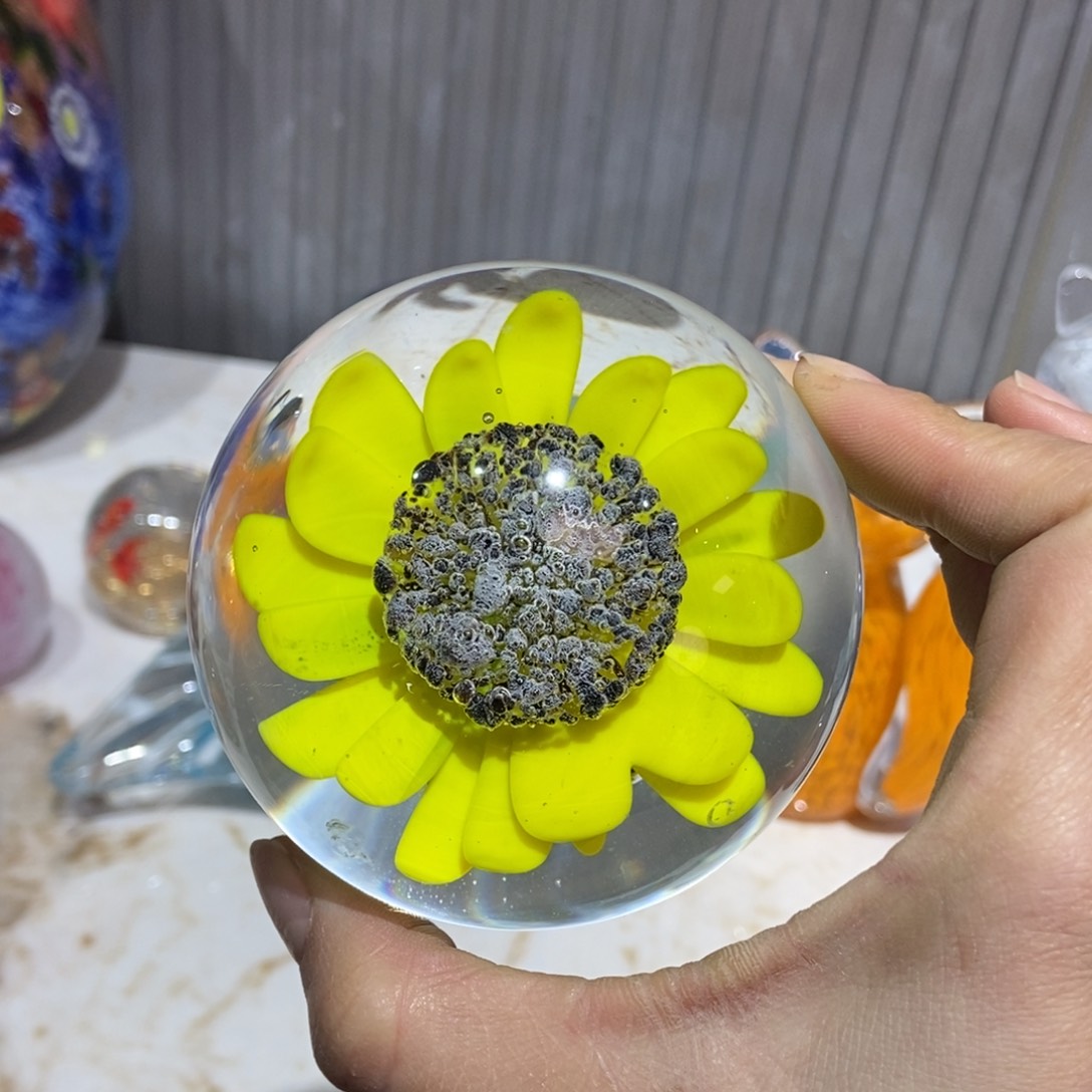 琉璃手工艺品瑕疵多