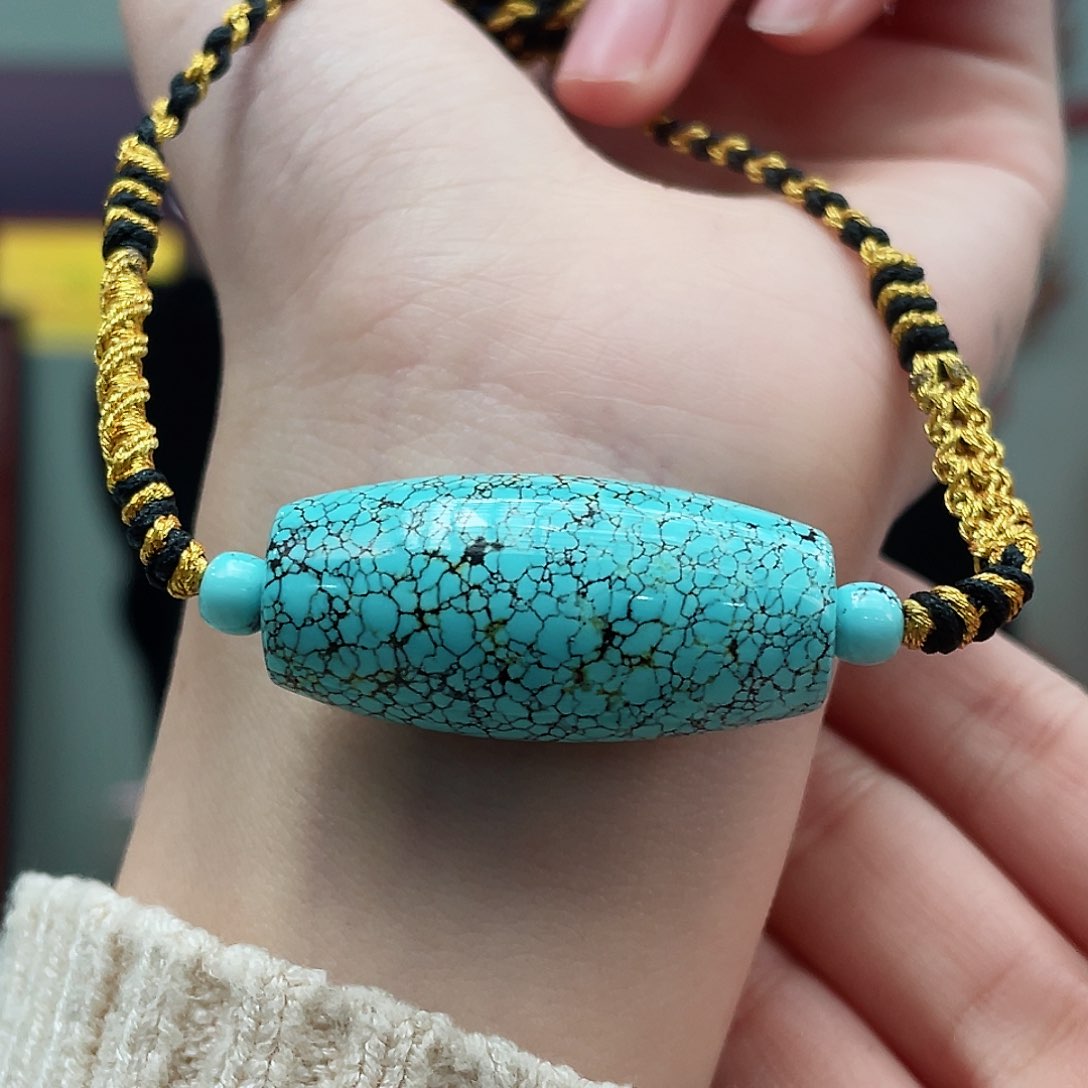 绿松石颈饰未镶嵌