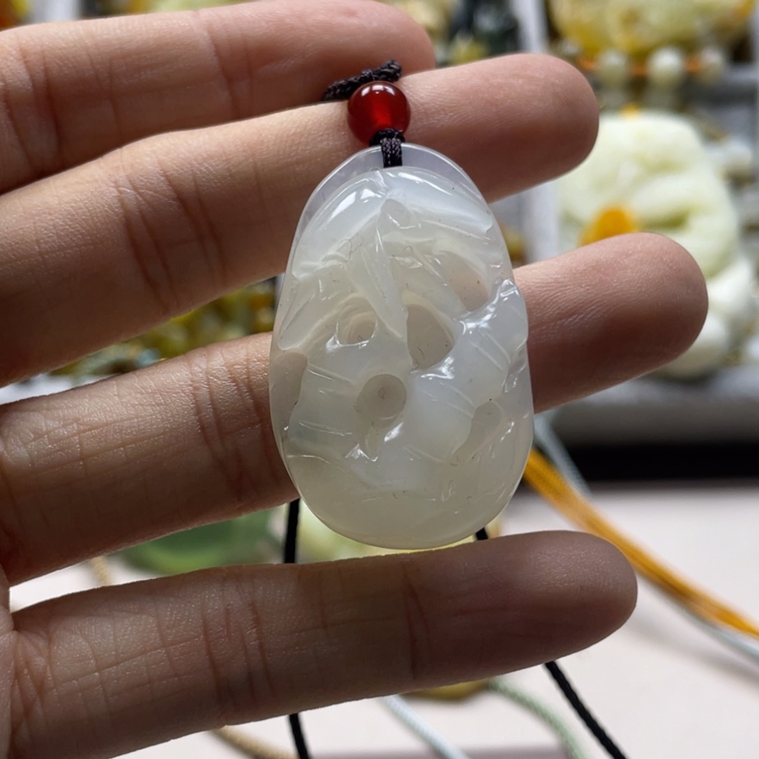 蛇纹石玉颈饰未镶嵌