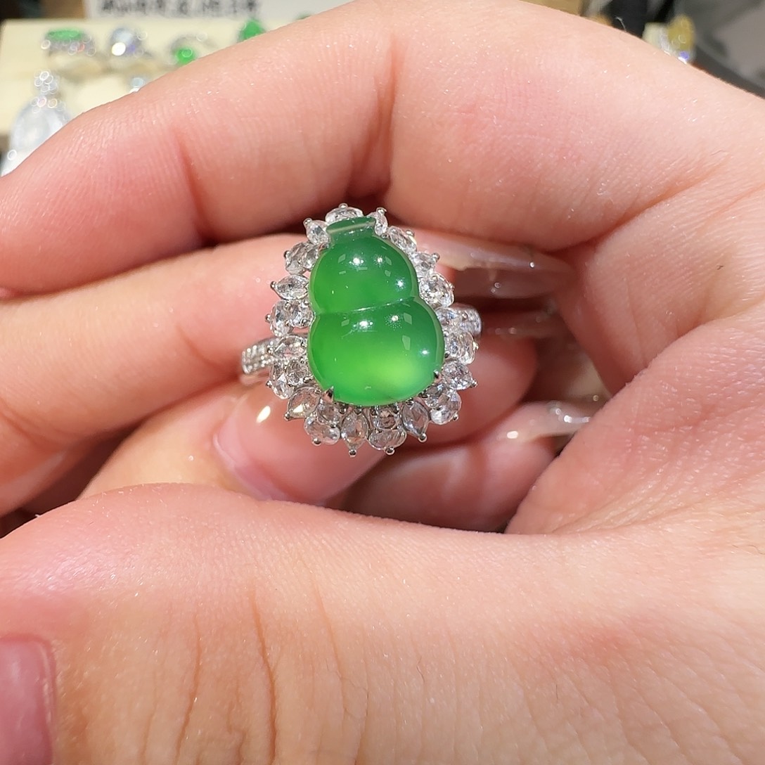 【闪购商品】18K金镶嵌戒指翡翠