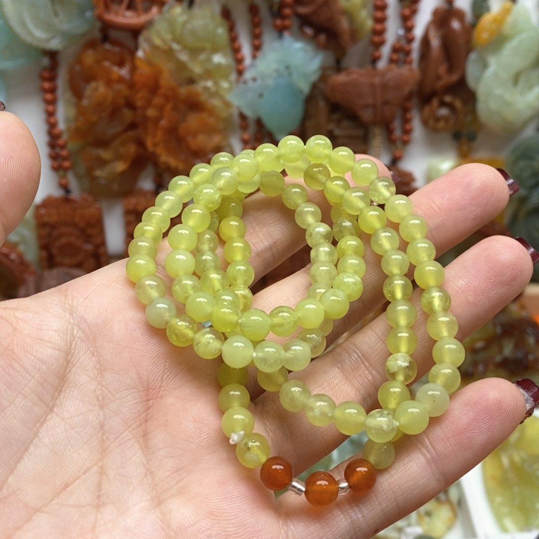 蛇纹石玉颈饰未镶嵌