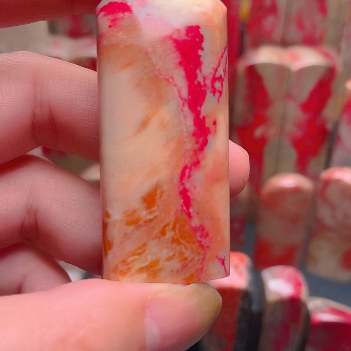 昌化石吴**刃昌化鸡血石质地优良