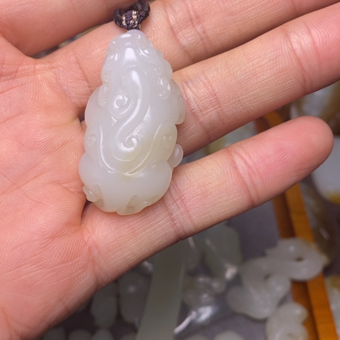 和田玉未镶嵌吊坠(不含链)花**落