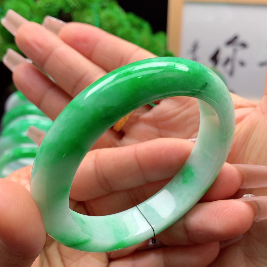 未镶嵌手镯翡翠缅甸