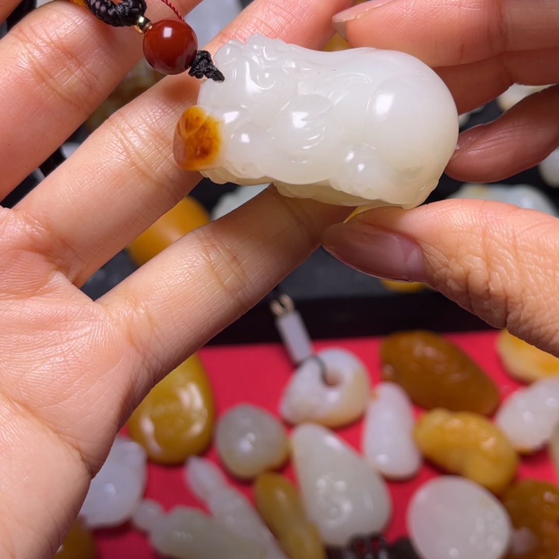 和田玉颈饰未镶嵌