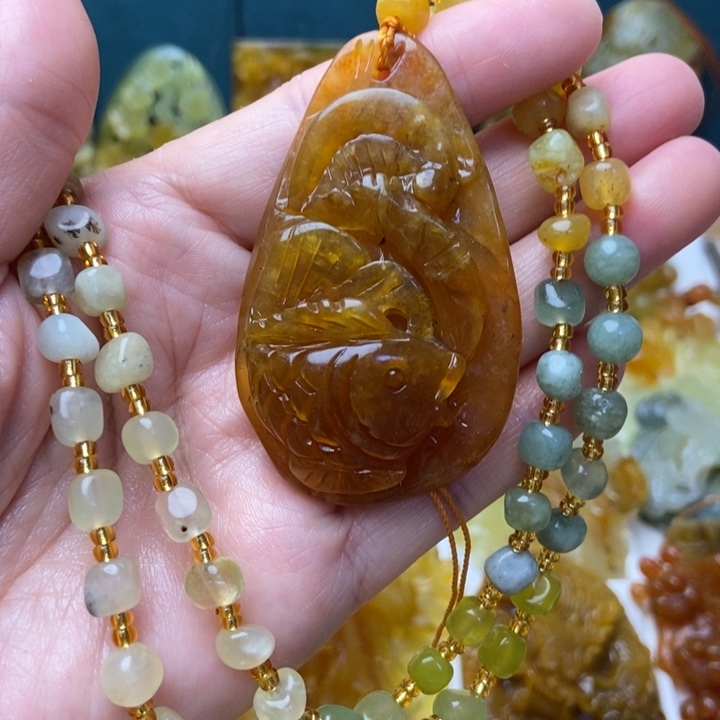 蛇纹石玉未镶嵌颈饰