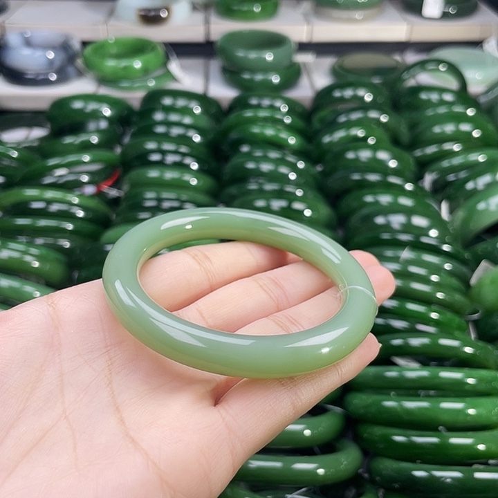 未镶嵌手镯和田玉（碧玉）