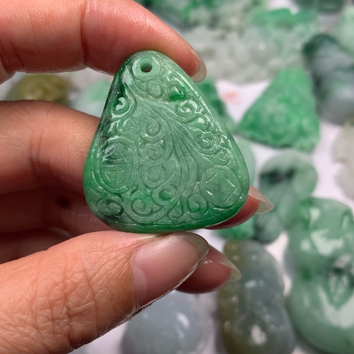 定制翡翠未镶嵌翡翠