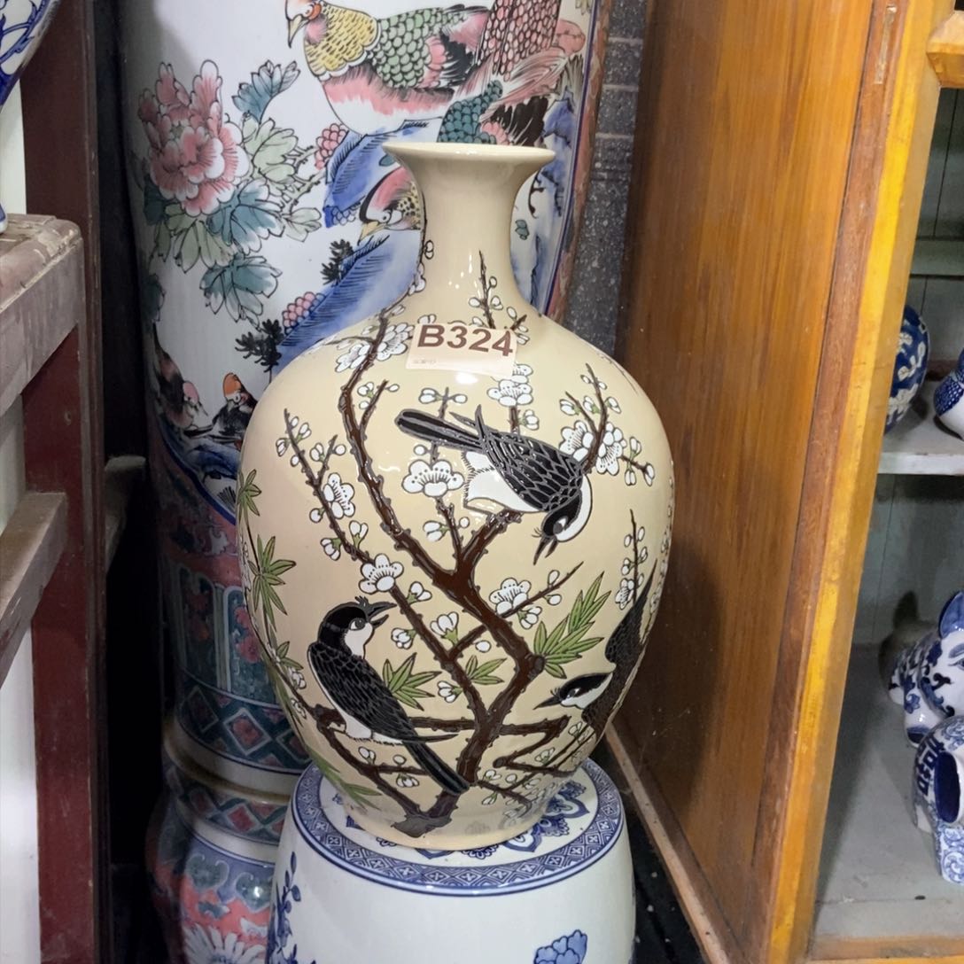 摆件花瓶手绘釉下彩