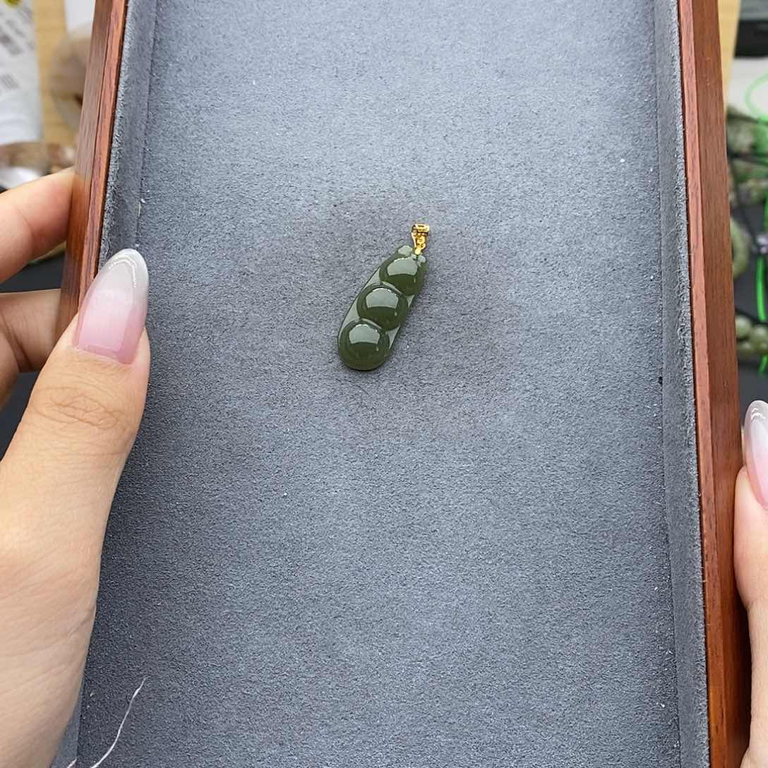 和田玉吊坠(不含链)18K金镶嵌