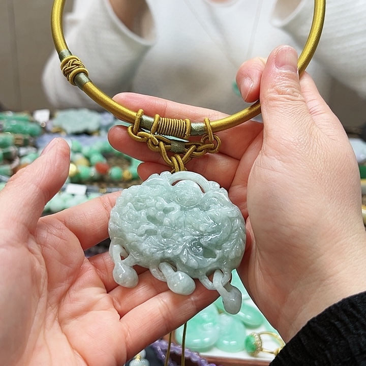 翡翠颈饰未镶嵌吊坠