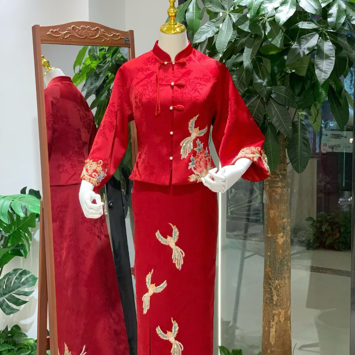 婚礼中式成人礼坠地裙礼服刺绣表演公司年会长袖