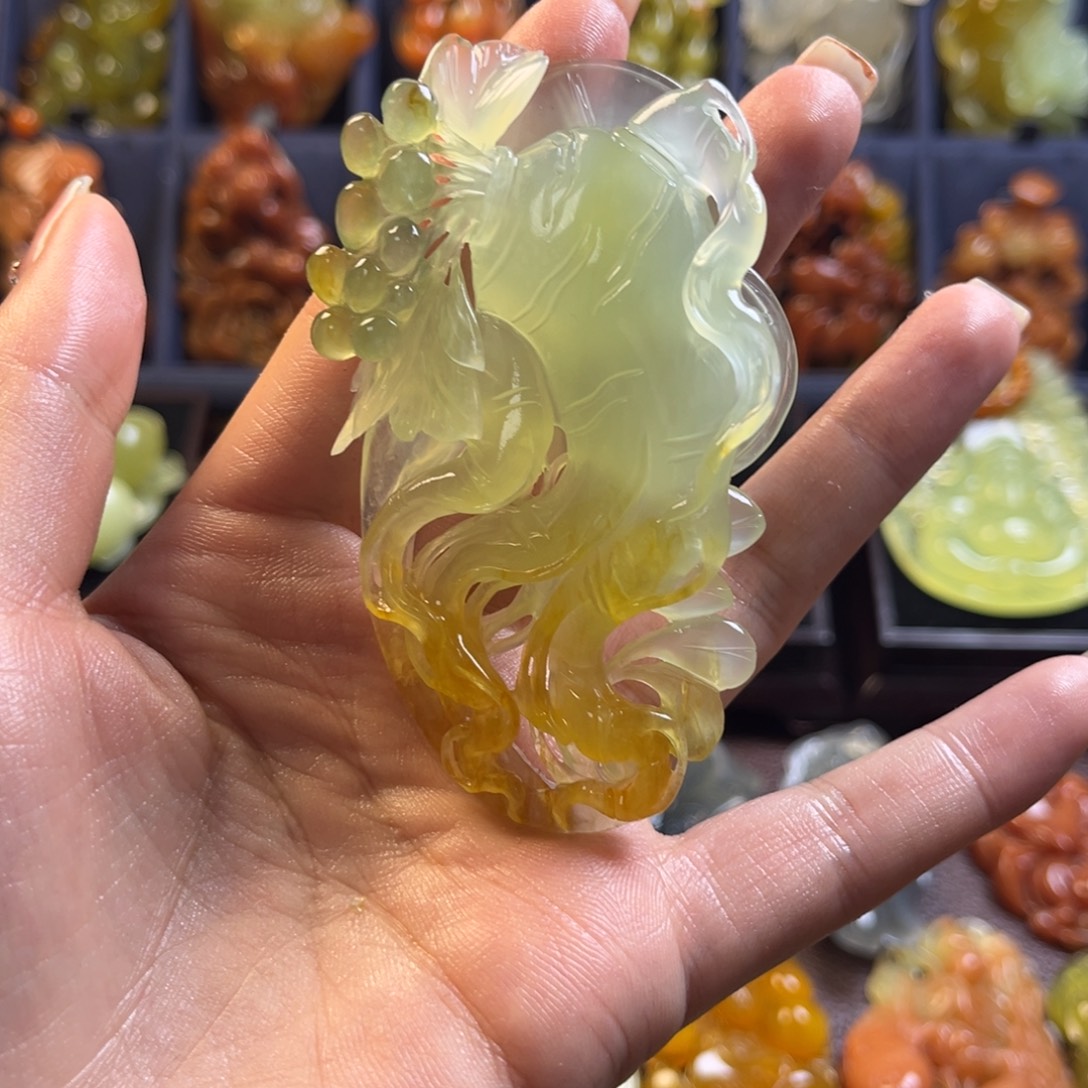 心***红蛇纹石玉未镶嵌颈饰
