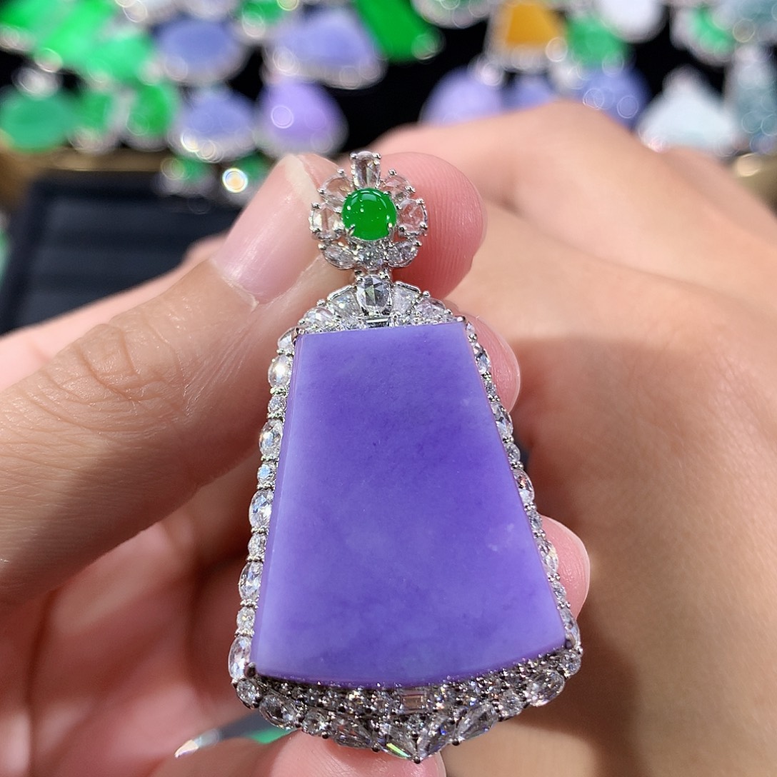 翡翠18K金镶嵌颈饰