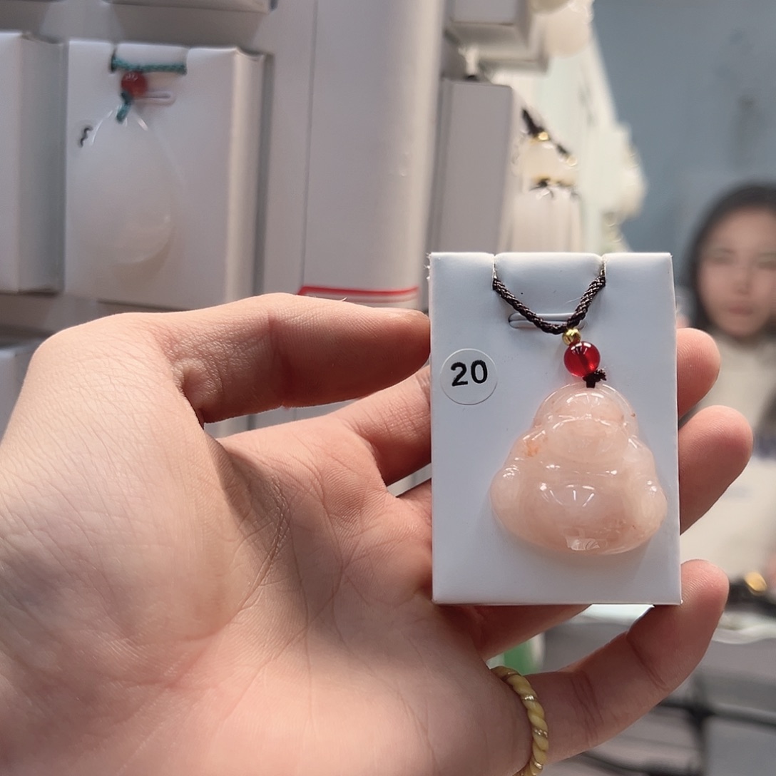 似****石英质玉（金丝玉）合金颈饰