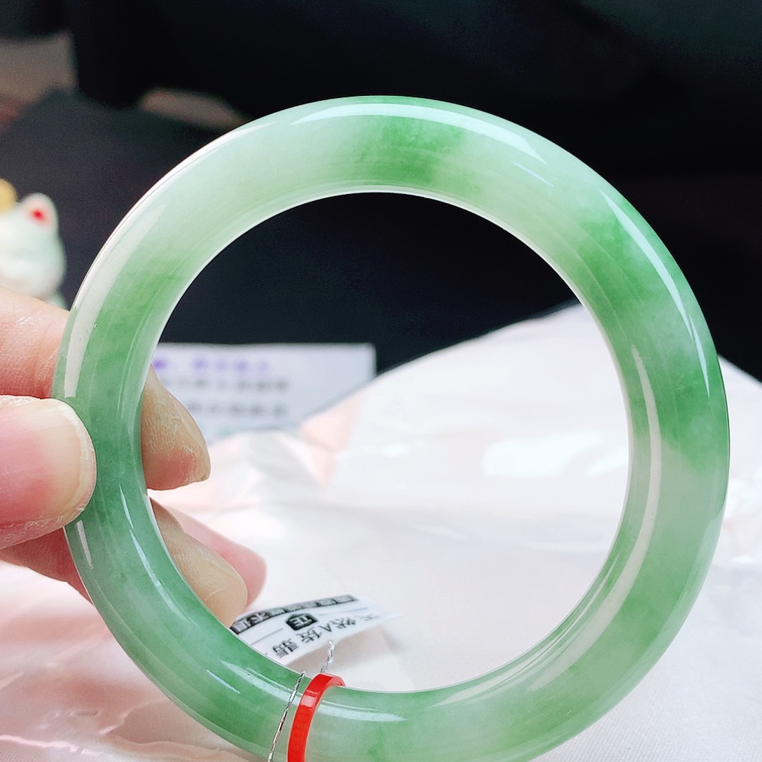 翡翠手镯未镶嵌55胖