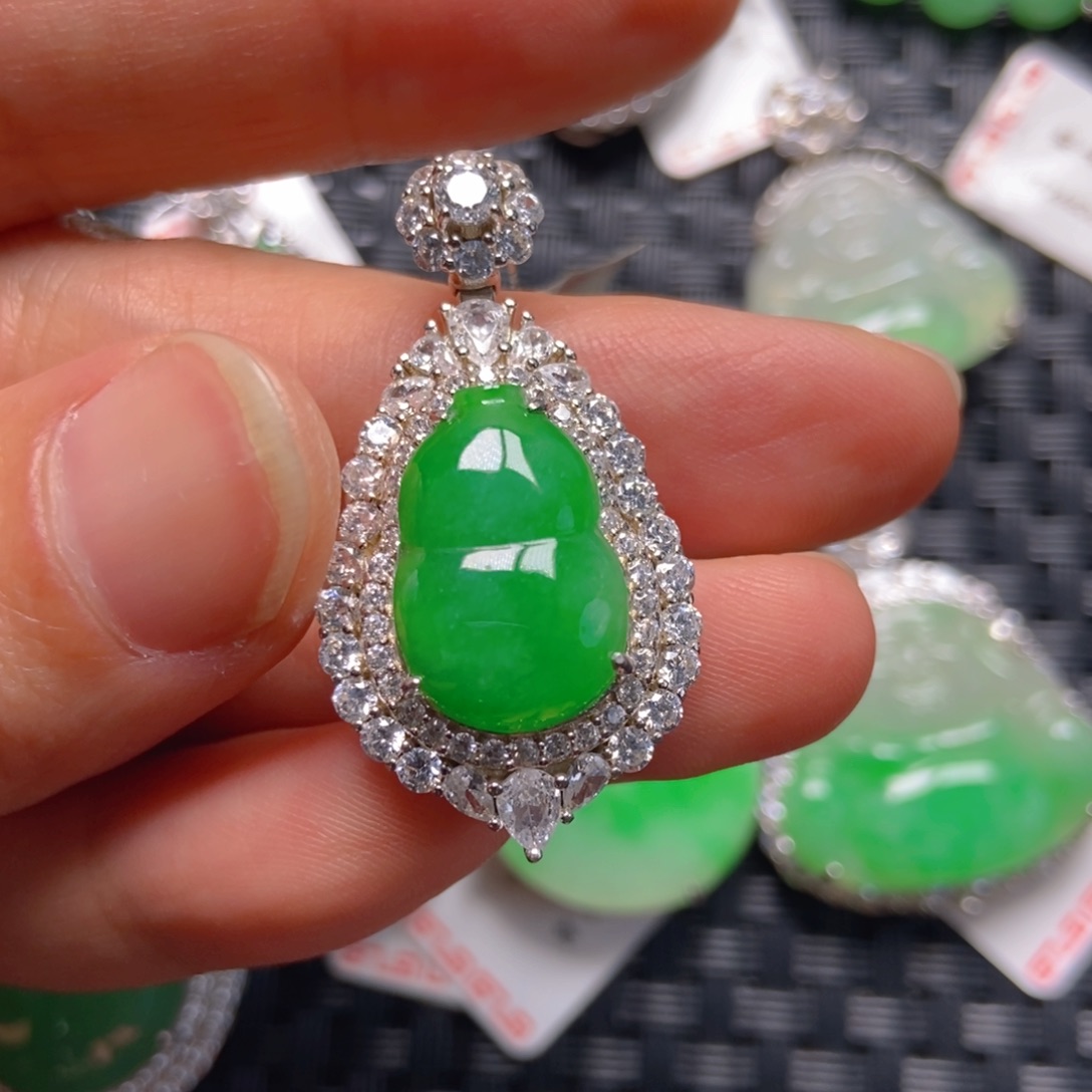 颈饰银S925镶嵌翡翠葫芦吊坠