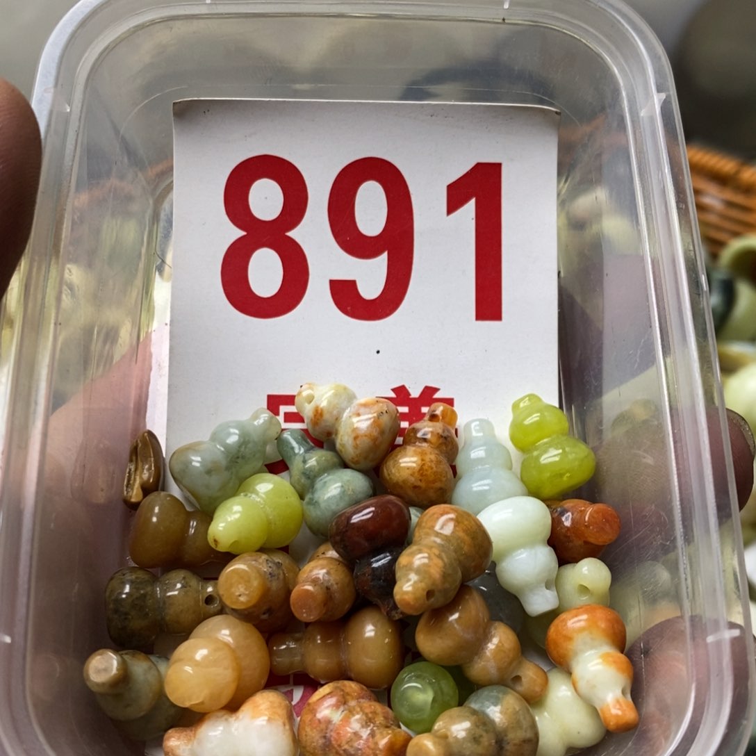 蛇纹石玉挂坠未镶嵌