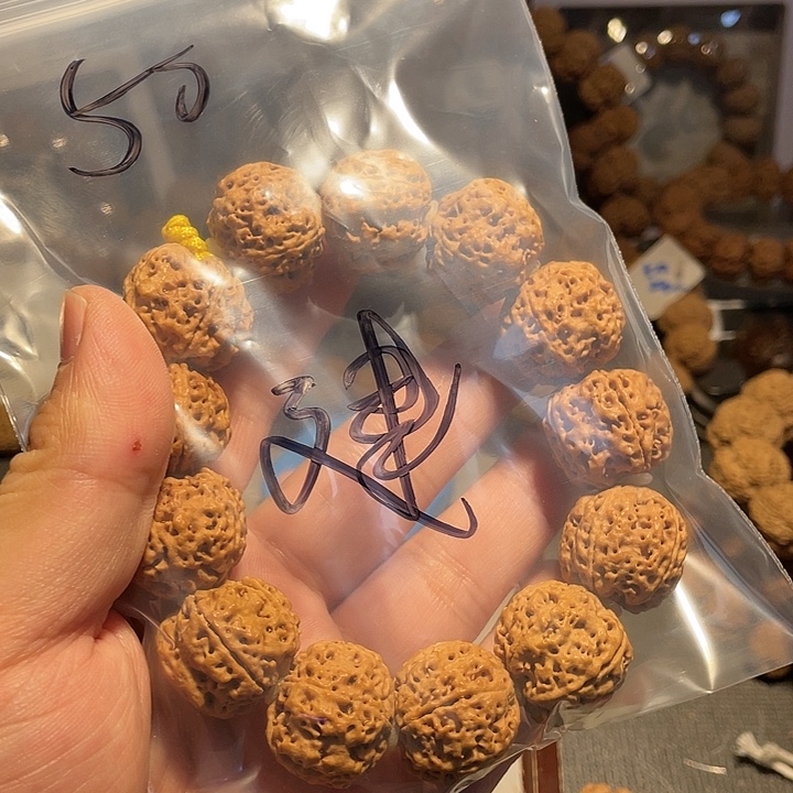 建***新吊坠金刚菩提蜂王