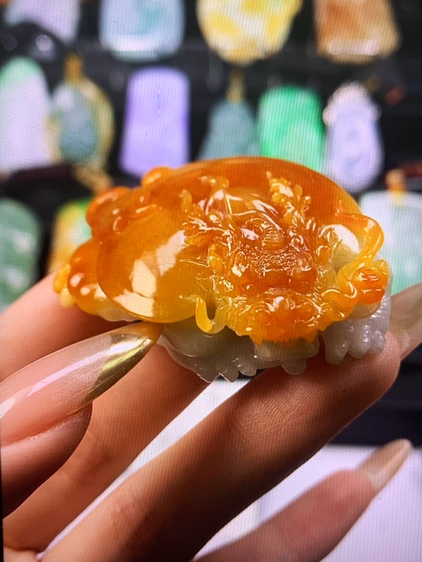 翡翠挂件一物一证毛货抛光