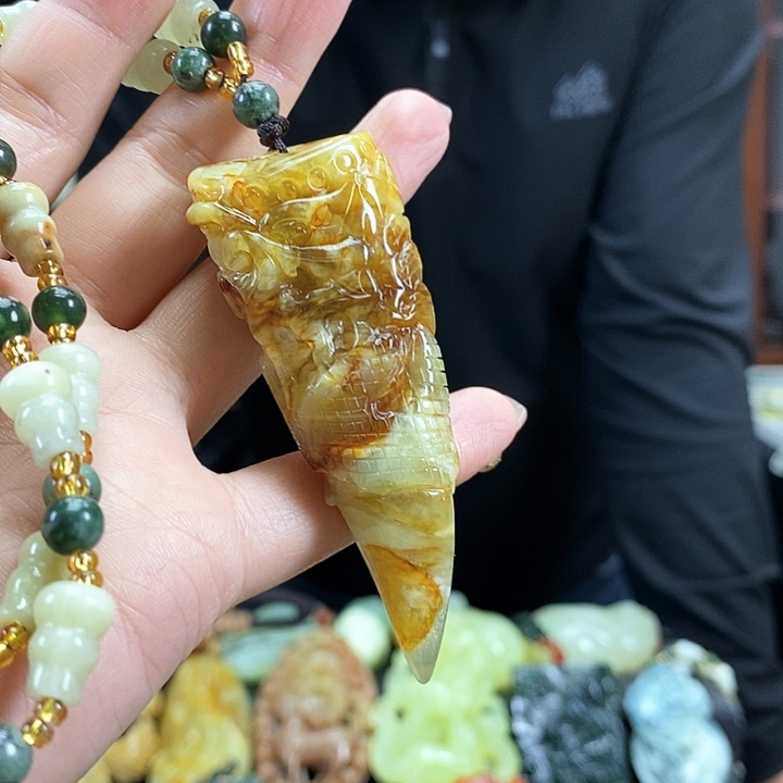 蛇纹石玉吊坠未镶嵌