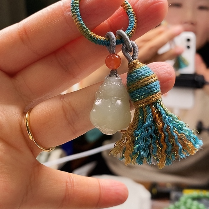 和田玉未镶嵌车挂