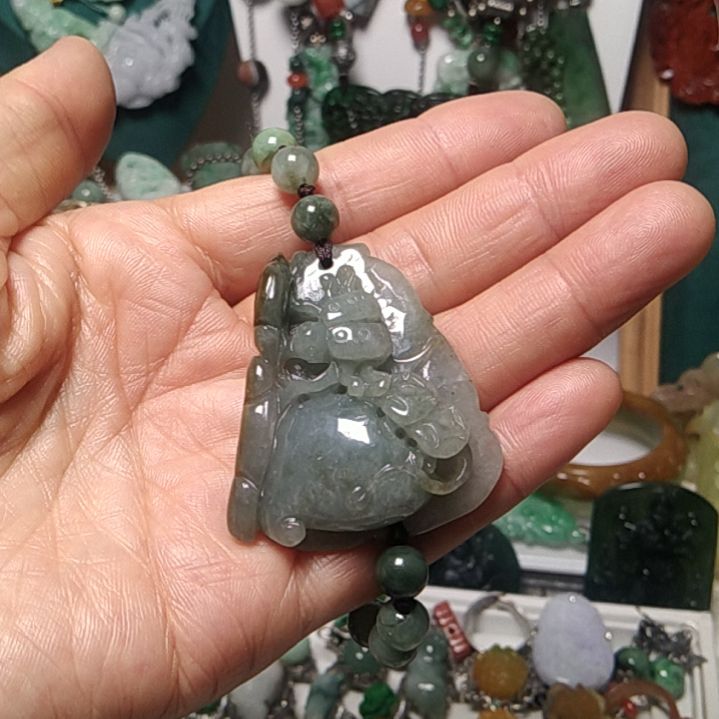 翡翠吊坠(赠链)未镶嵌