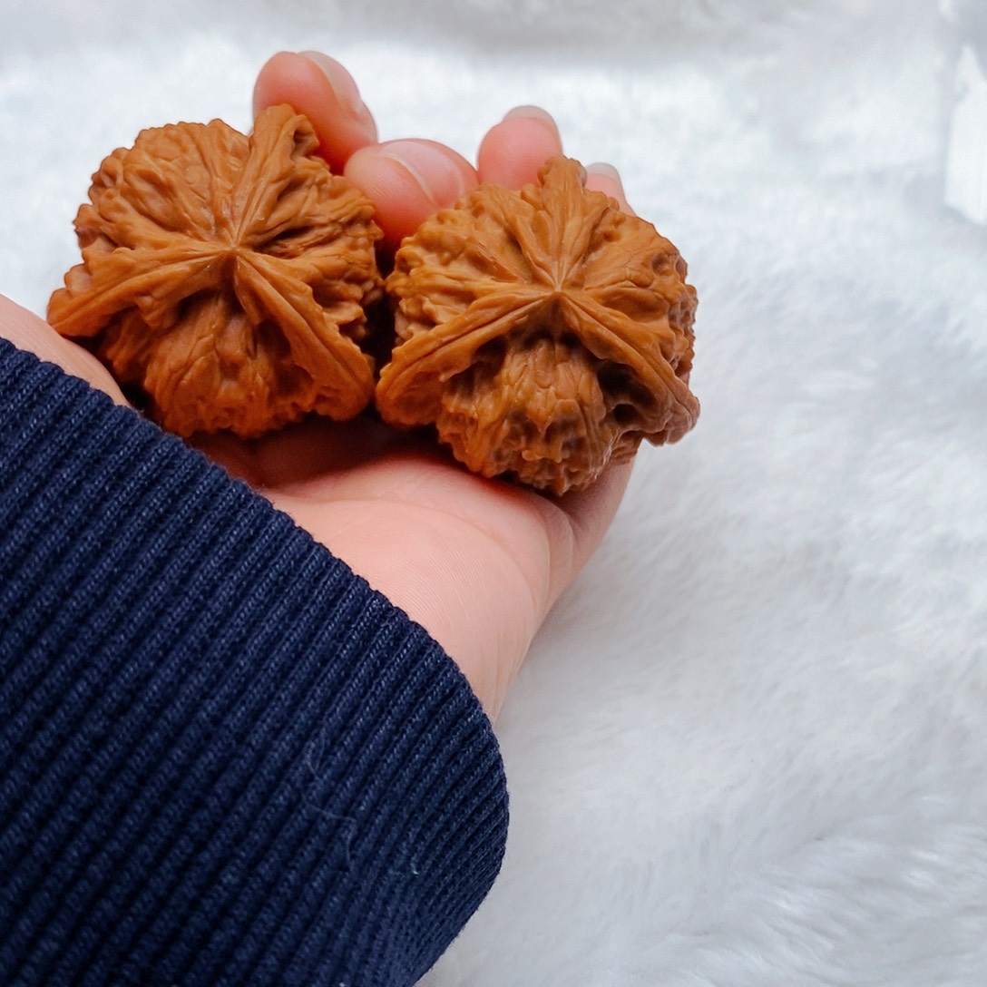 ****森文玩核桃吊坠三棱