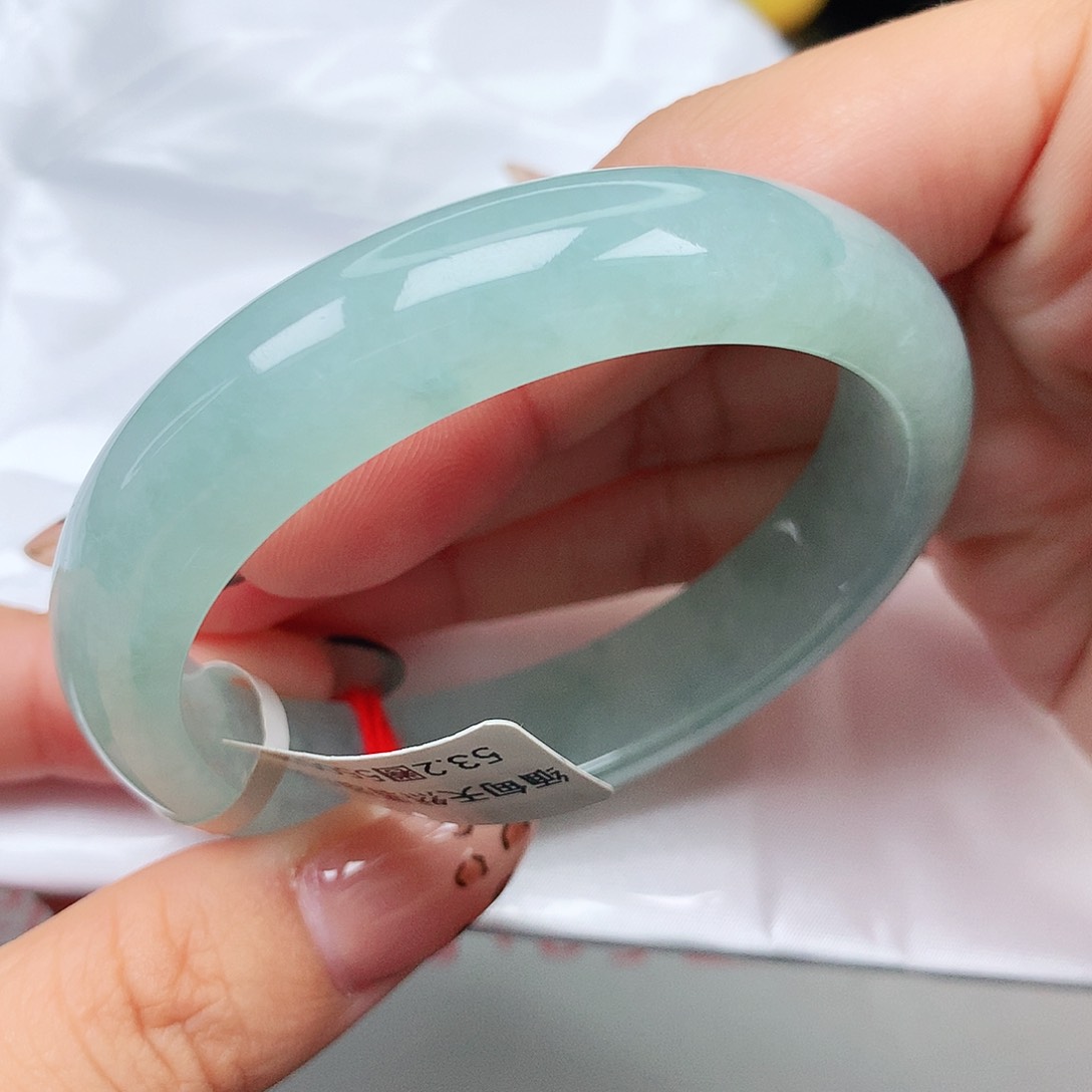 未镶嵌手镯翡翠向****?贵妃